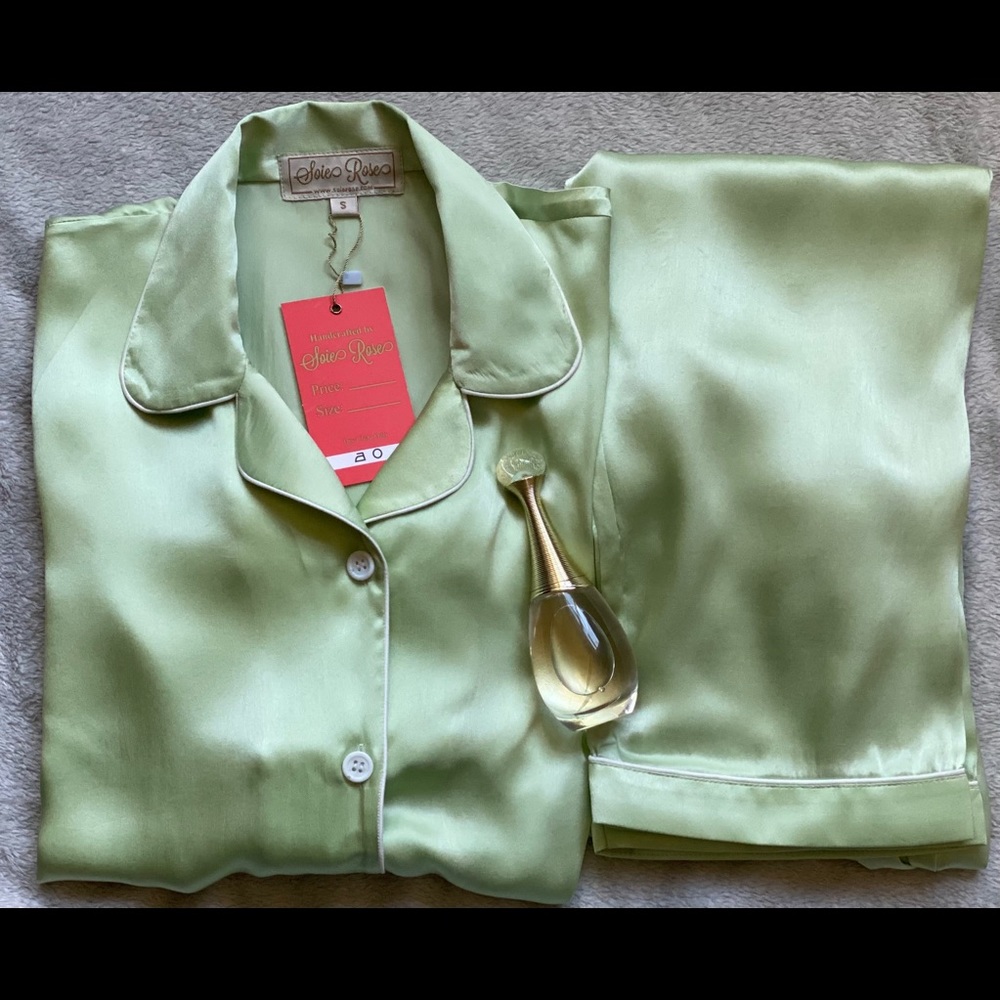 Women 22mm Mulberry Silk Pajama Set